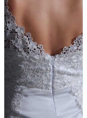 Exquisite V-neck A-line Lace Appliques Wedding Dress with Court Train