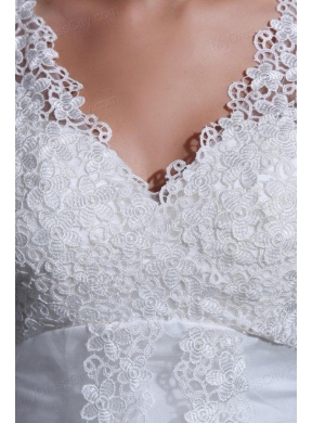 Exquisite V-neck A-line Lace Appliques Wedding Dress with Court Train
