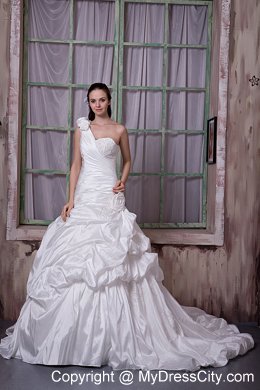 One Shoulder Appliques and Pick-ups A-line Wedding Dress with Flowers