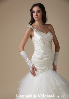 Elegant Mermaid One Shoulder Appliques and Ruched Bridal dress