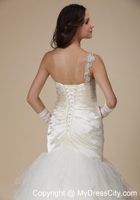 Elegant Mermaid One Shoulder Appliques and Ruched Bridal dress