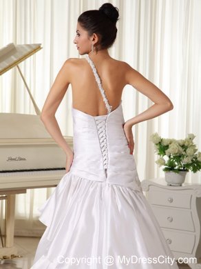 Appliques Decorate Shoulder and Bust A-line Wedding Dress