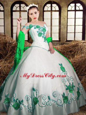 Sweetheart Sleeveless Quinceanera Gowns Floor Length Embroidery White Taffeta