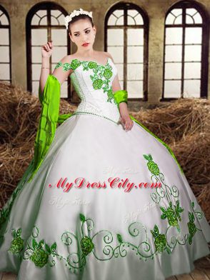 Sleeveless Floor Length Embroidery Lace Up Quinceanera Gowns with White