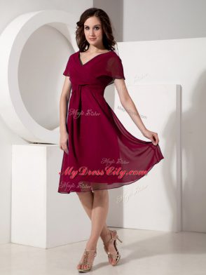 Fuchsia Empire Chiffon V-neck Short Sleeves Ruching Knee Length Zipper Mother of Bride Dresses