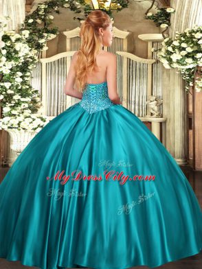 Sweetheart Sleeveless Satin Vestidos de Quinceanera Beading Lace Up