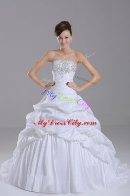 Best Selling White Ball Gowns Taffeta Strapless Sleeveless Beading and Pick Ups Lace Up Wedding Gowns Brush Train