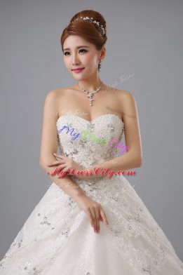 On Sale White Bridal Gown Sweetheart Sleeveless Chapel Train Lace Up