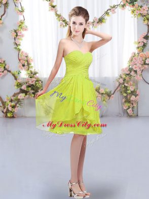 Most Popular Sleeveless Knee Length Ruffles and Ruching Lace Up Wedding Party Dress with Yellow Green