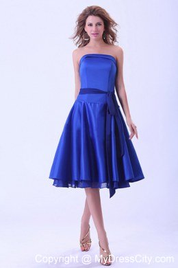 Sleek Royal Blue Strapless A-line Ribboned Bridemaid Dress Tea-length