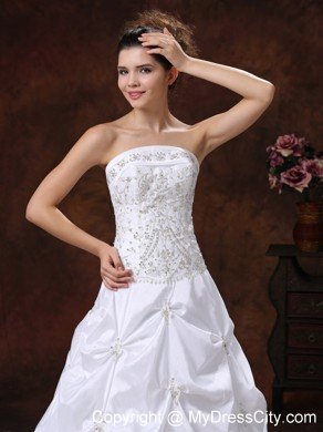 Strapless A-line Embroidery Bodice Wedding Dress with Appliques