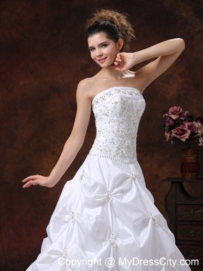 Strapless A-line Embroidery Bodice Wedding Dress with Appliques