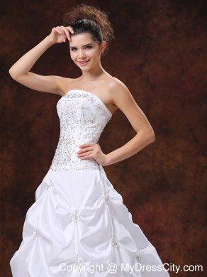Strapless A-line Embroidery Bodice Wedding Dress with Appliques