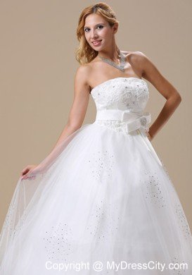 Appliques with Beading A-line Bowknot Strapless Wedding Dress