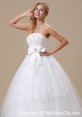 Appliques with Beading A-line Bowknot Strapless Wedding Dress