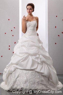 Custom Made A-line Pick-ups Sweetheart Wedding Gowns with Lace