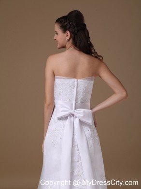 Beautiful A-line Brush Train Lace Wedding Dress with Bowknot