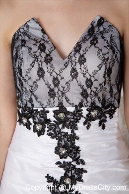 Lace Sweetheart Knee-length Ruches Beading Black and White Prom Dress