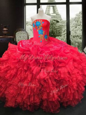 Floor Length Red Quince Ball Gowns Strapless Sleeveless Lace Up