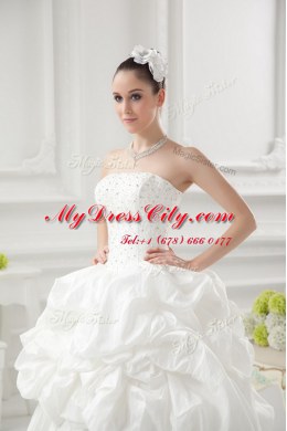 Pretty White Sleeveless Beading and Pick Ups Floor Length Wedding Gowns