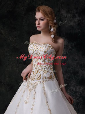 Gorgeous Sleeveless Beading and Embroidery Zipper Wedding Gowns