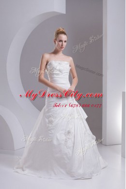 White Strapless Neckline Hand Made Flower Wedding Dresses Sleeveless Side Zipper