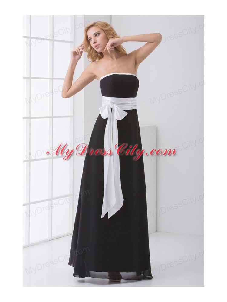 Elegant Empire Strapless Floor-length Black Prom Dress with Sash