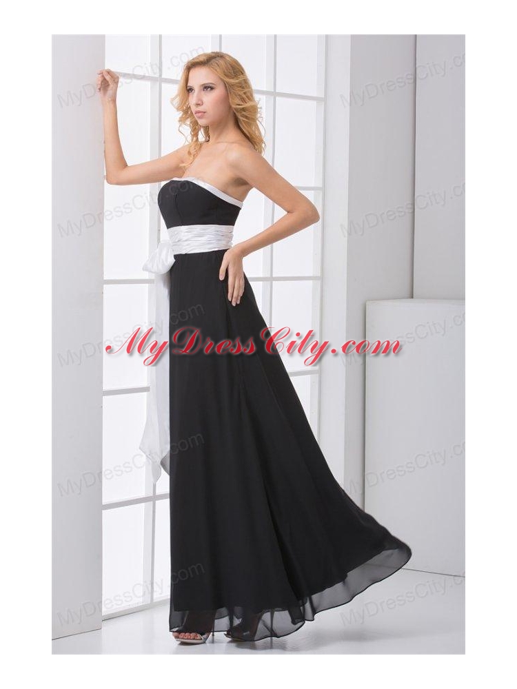 Elegant Empire Strapless Floor-length Black Prom Dress with Sash
