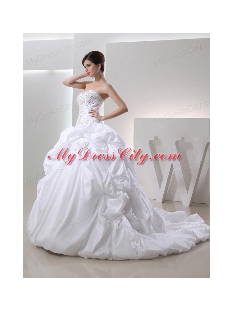 2014 Ball Gown Sweetheart Neck Wedding Dress with Pick-ups and Appliques