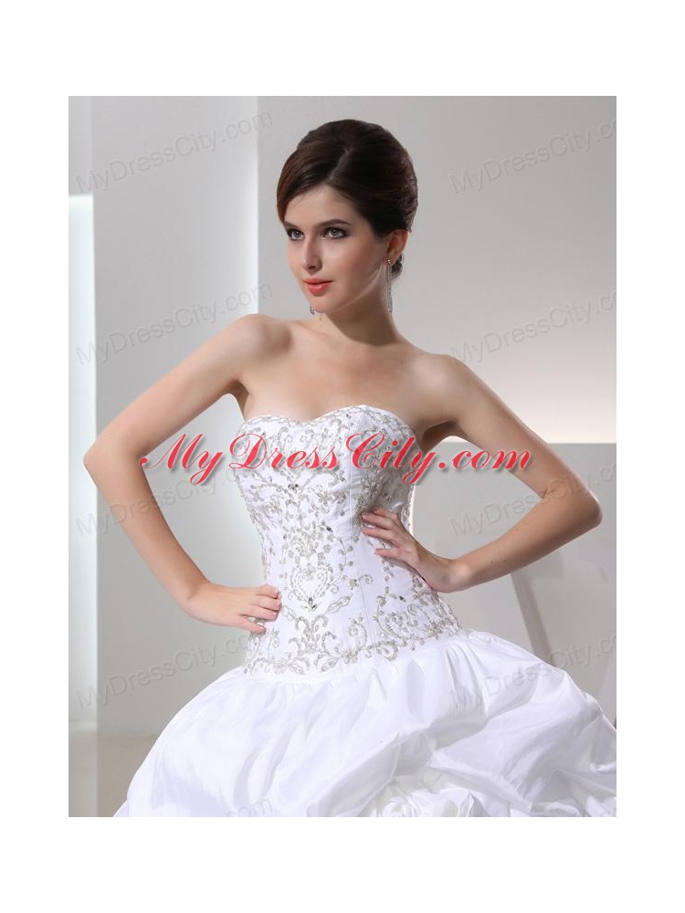 2014 Ball Gown Sweetheart Neck Wedding Dress with Pick-ups and Appliques