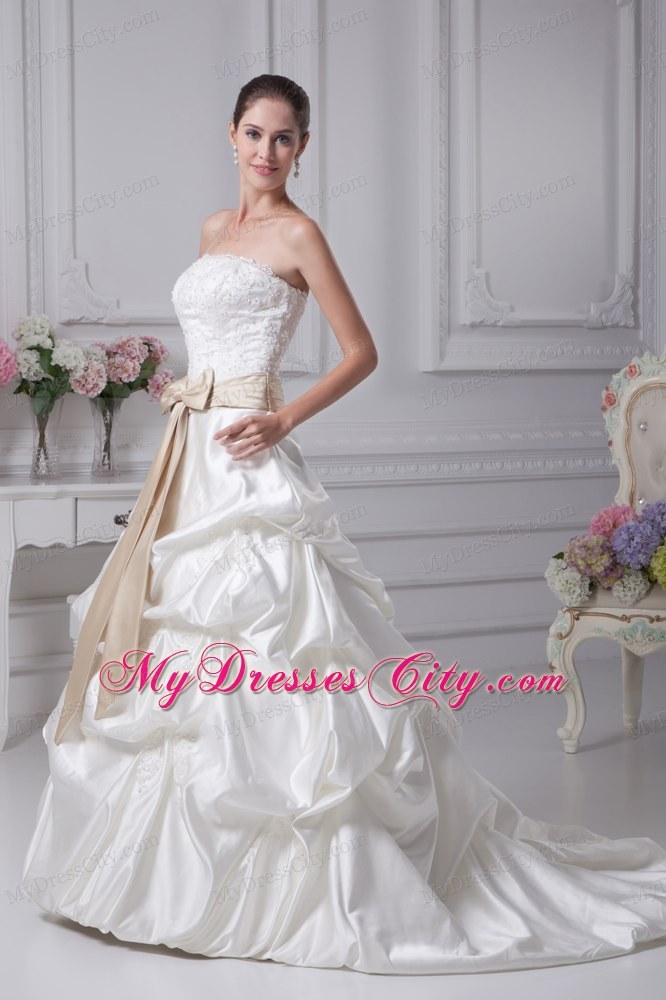 White Appliques A-Line Strapless Wedding Dress with Champagne Ribbon