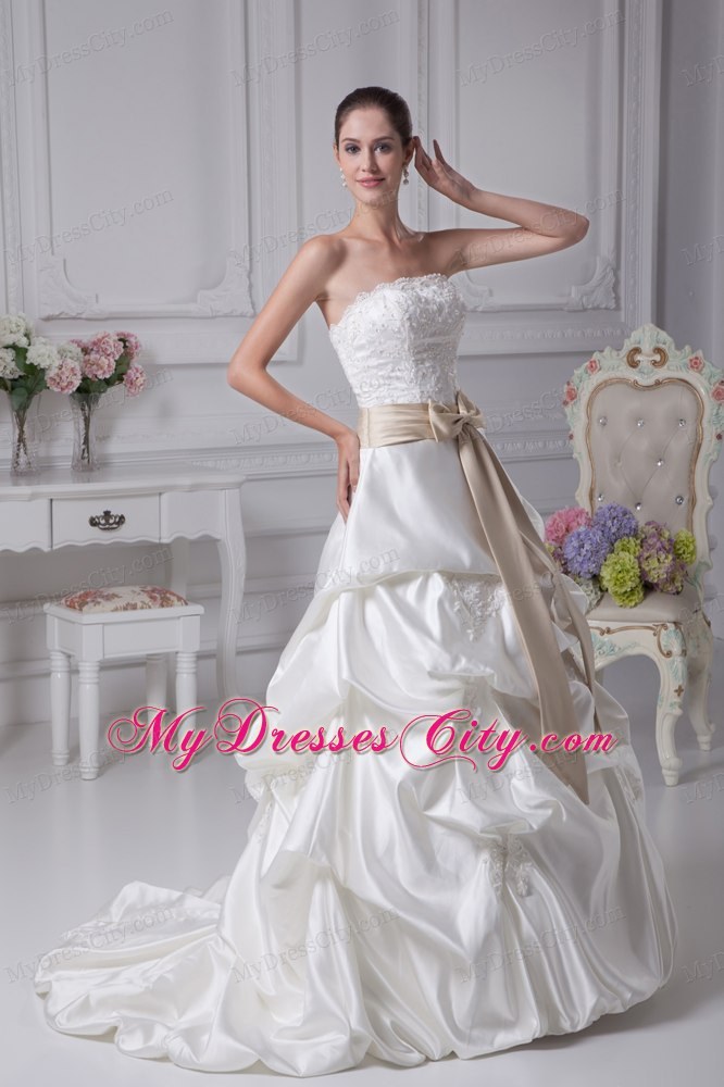 White Appliques A-Line Strapless Wedding Dress with Champagne Ribbon