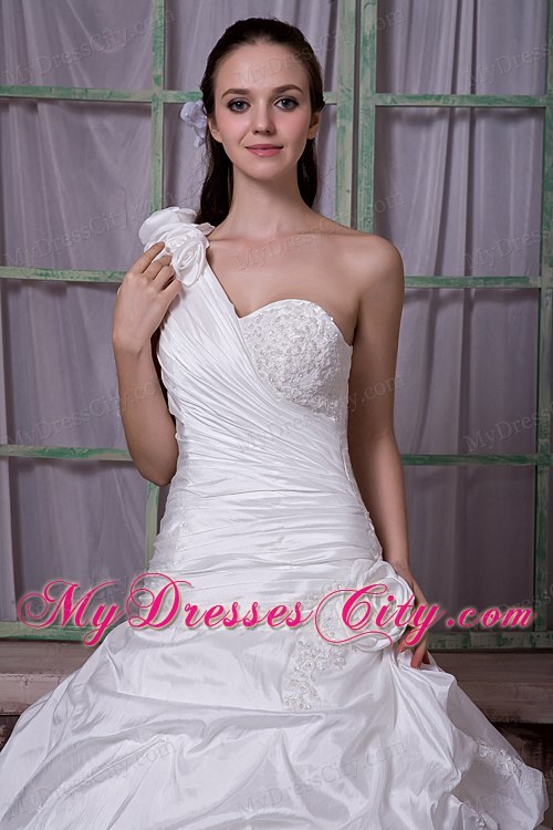 One Shoulder Appliques and Pick-ups A-line Wedding Dress with Flowers