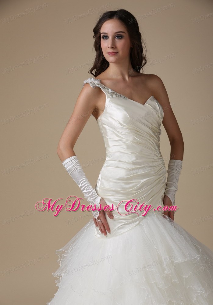 Elegant Mermaid One Shoulder Appliques and Ruched Bridal dress