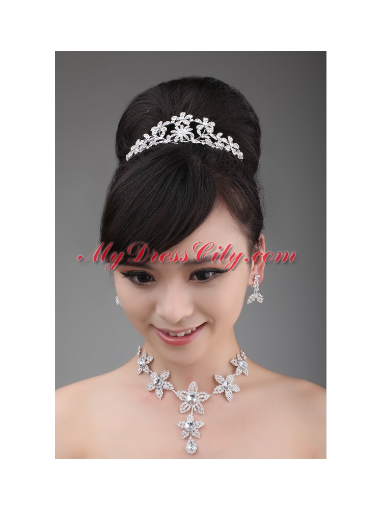 Rhinestone Jewelry Set Including Necklace Crown And Earrings With Intensive Flower