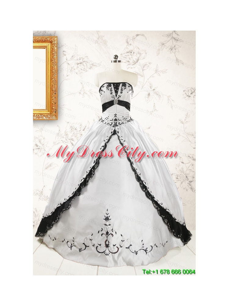 2015 Customize Embroidery White and Black Quinceanera Dresses