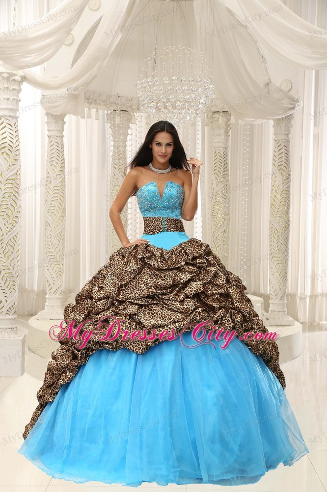 Leopard Court Train Aqua Blue Quinceanera Dress with V-cut Neck