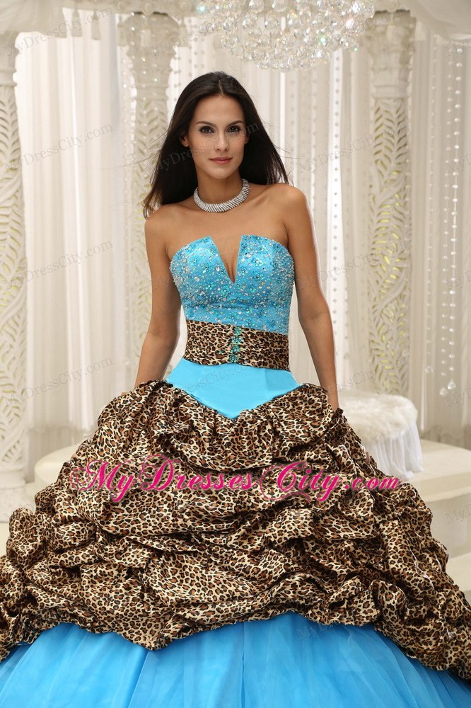 Leopard Court Train Aqua Blue Quinceanera Dress with V-cut Neck