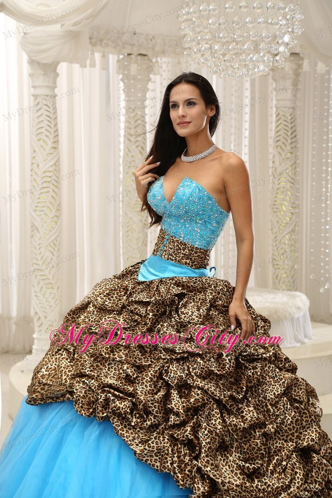 Leopard Court Train Aqua Blue Quinceanera Dress with V-cut Neck