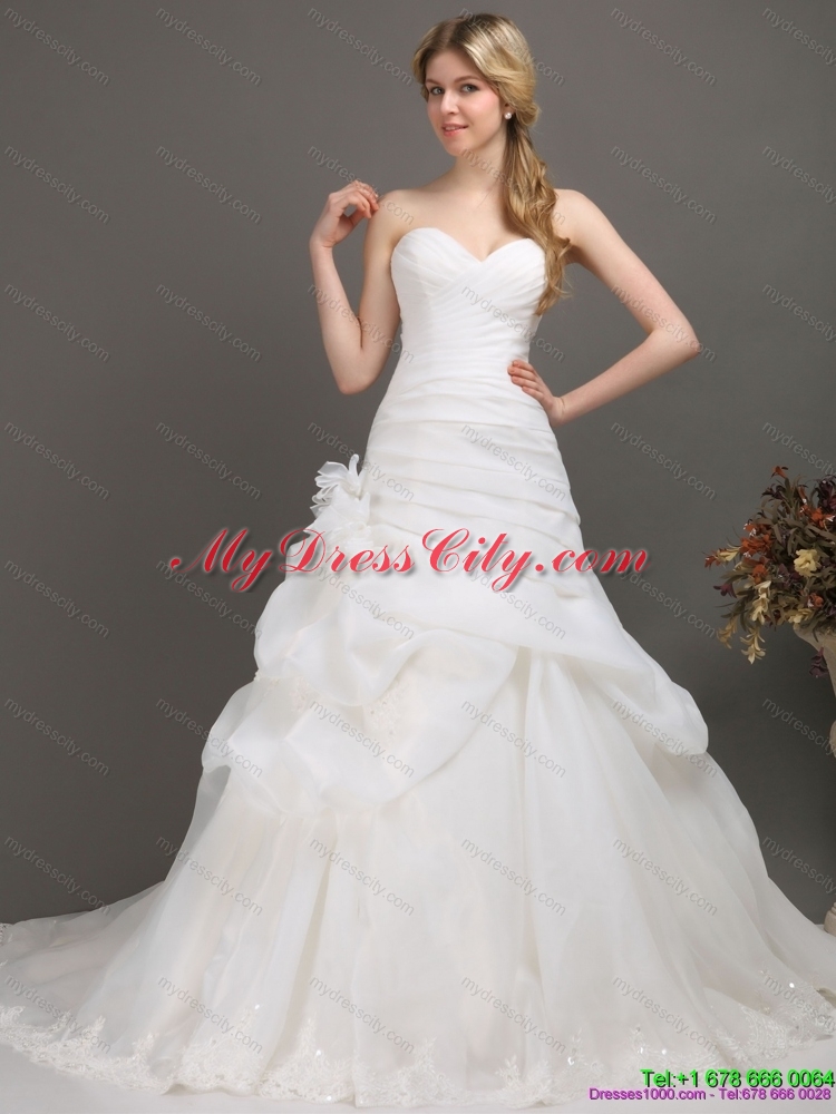 White Sweetheart Ruching Lace Bridal Gowns with Chapel Train and Hand Made Flower