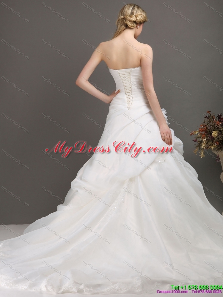 White Sweetheart Ruching Lace Bridal Gowns with Chapel Train and Hand Made Flower