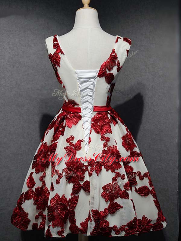 Dynamic White And Red Sleeveless Lace and Appliques Mini Length Prom Gown