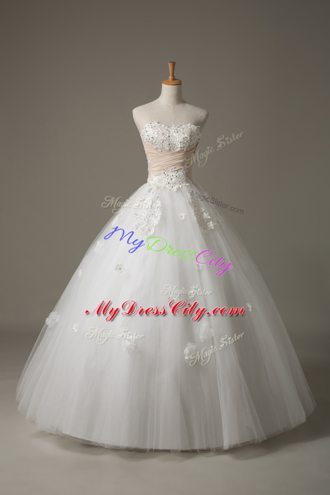 Affordable Sweetheart Sleeveless Tulle Wedding Dresses Beading and Appliques Lace Up