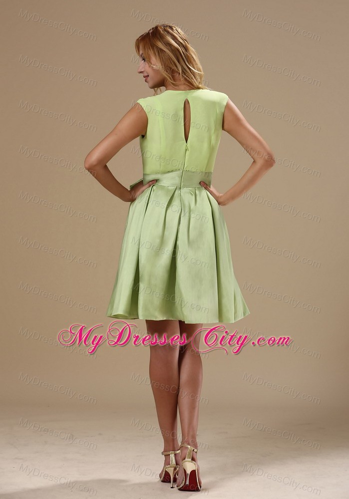 Yellow Green Knee-length Bowknot Scoop Neck Bridesmaid Dress