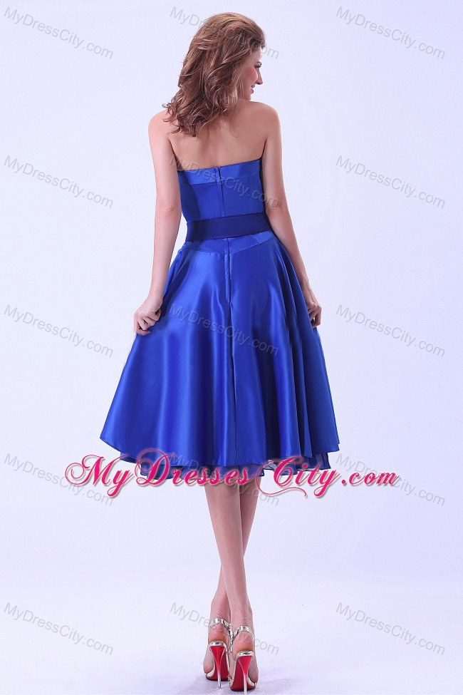 Sleek Royal Blue Strapless A-line Ribboned Bridemaid Dress Tea-length