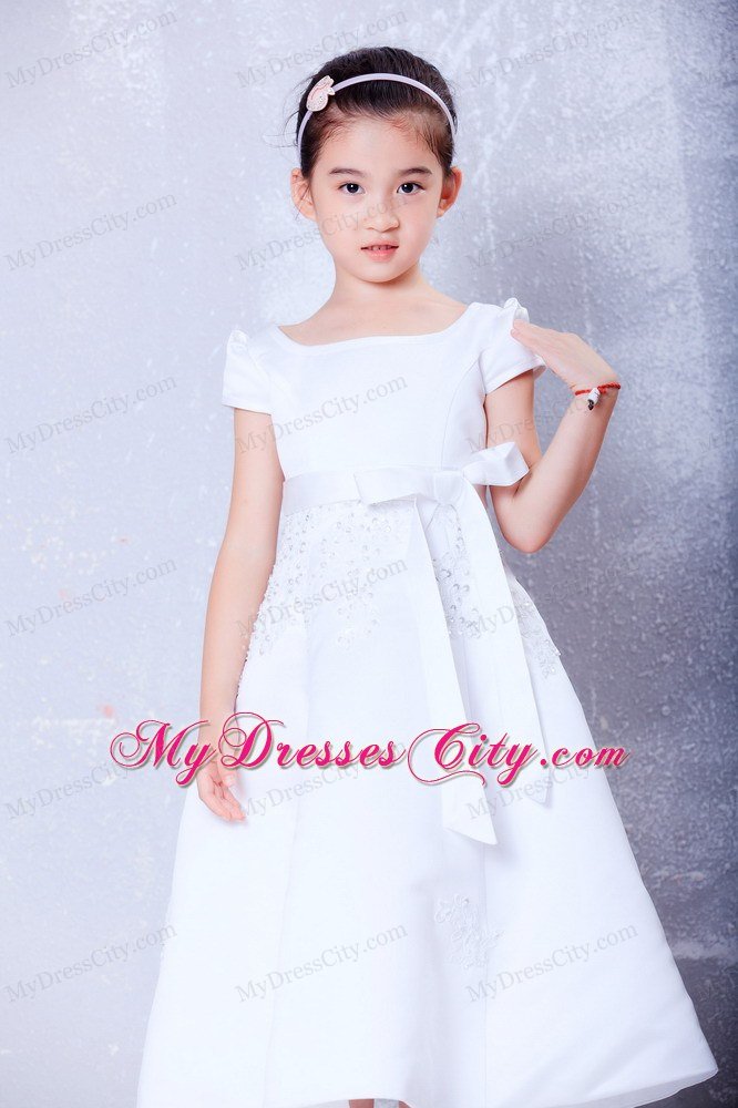 Scoop Neckline Tea-length Beading and Bow Decorate Flower Girl Dress