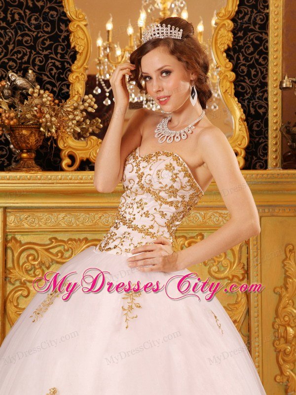 White Ball Gown Sweetheart Quinceanera Gowns With Gold Appliques