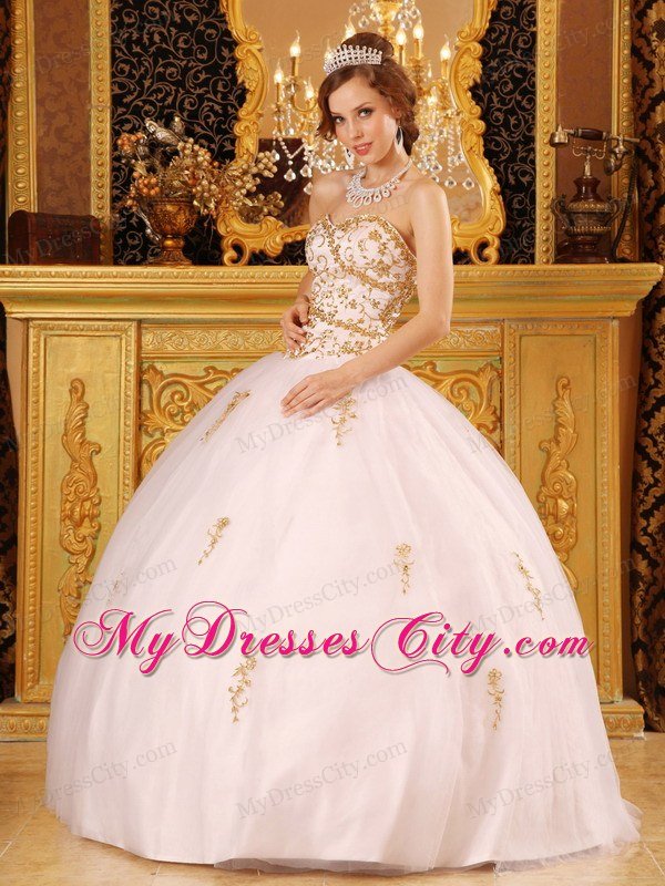 White Ball Gown Sweetheart Quinceanera Gowns With Gold Appliques