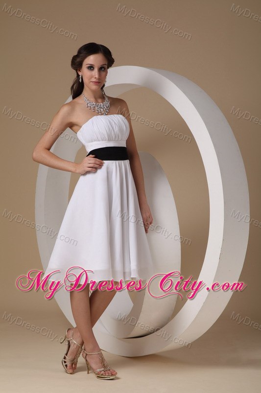 Simple Chiffon Ruched Knee-length Dama Dresses with Black Sash Bow