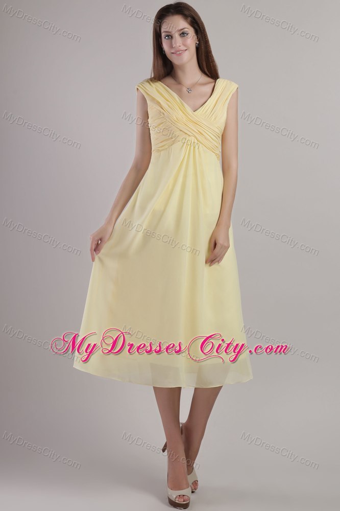 Empire V-neck Tea-length Ruched Chiffon Light Yellow Dresses for Damas